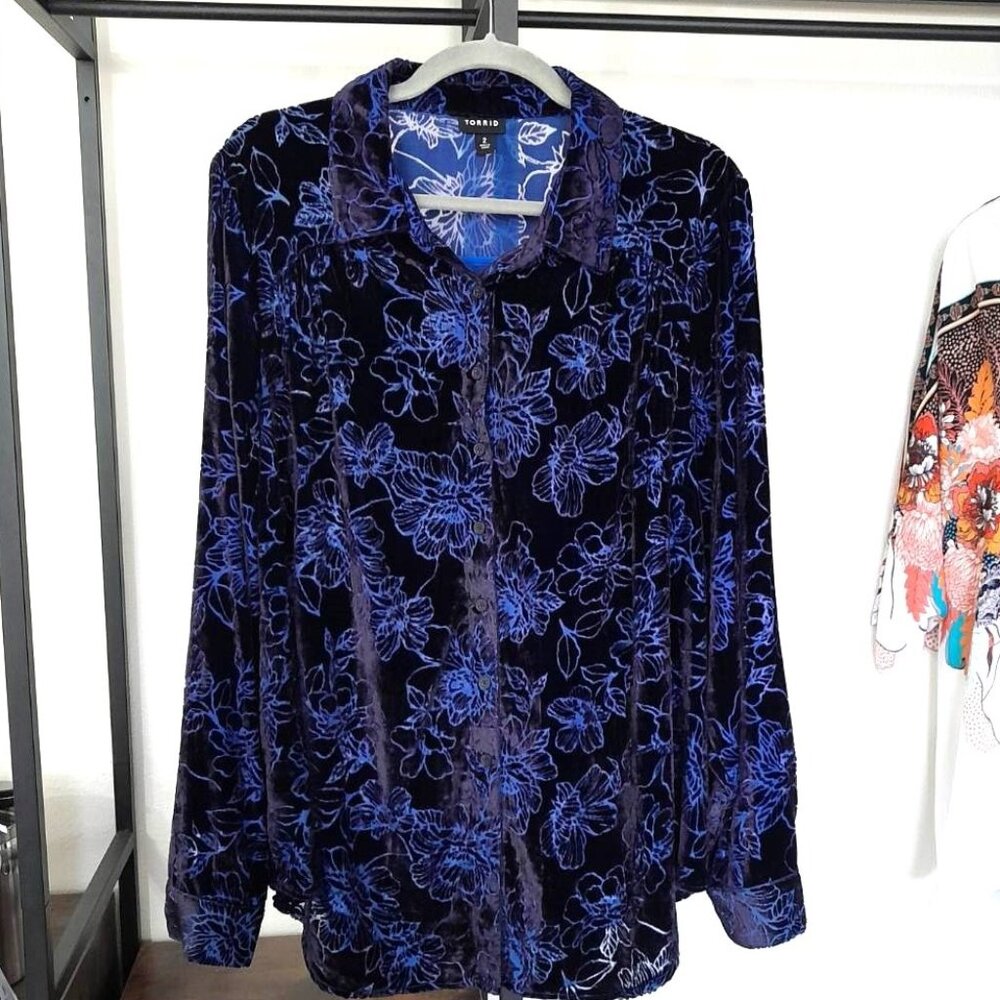 Torrid Velvet Burnout Blouse Womens 2X Purple Semisheer Whimsigoth Floral - Picture 2 of 6